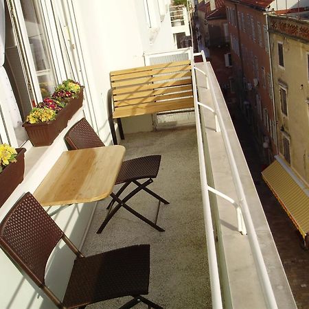 City Center Accommodation Zára Kültér fotó