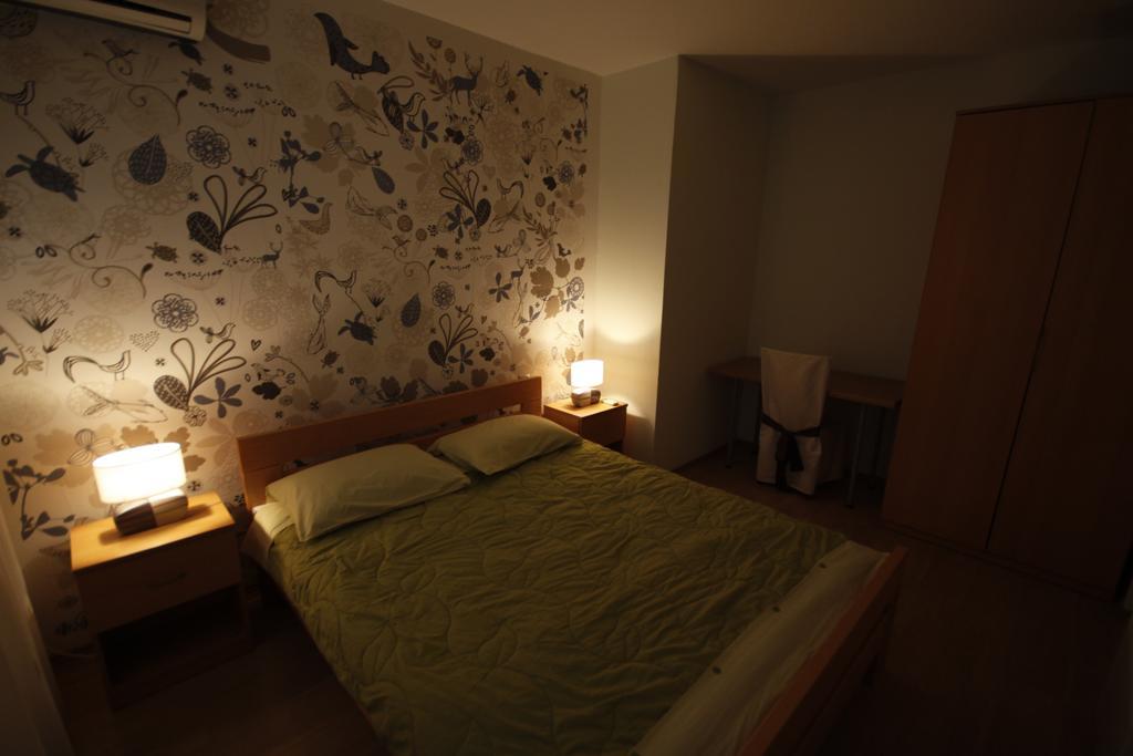 City Center Accommodation Zára Szoba fotó