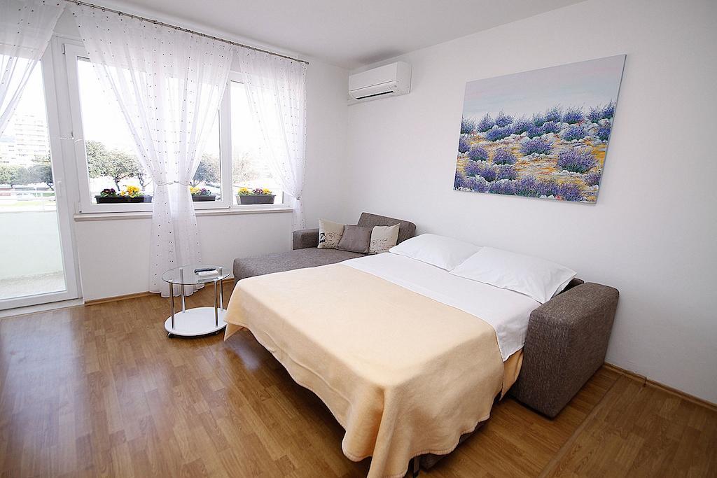 City Center Accommodation Zára Szoba fotó