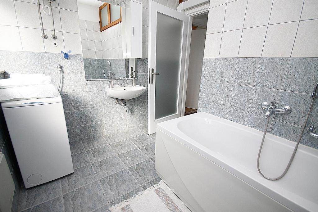 City Center Accommodation Zára Szoba fotó