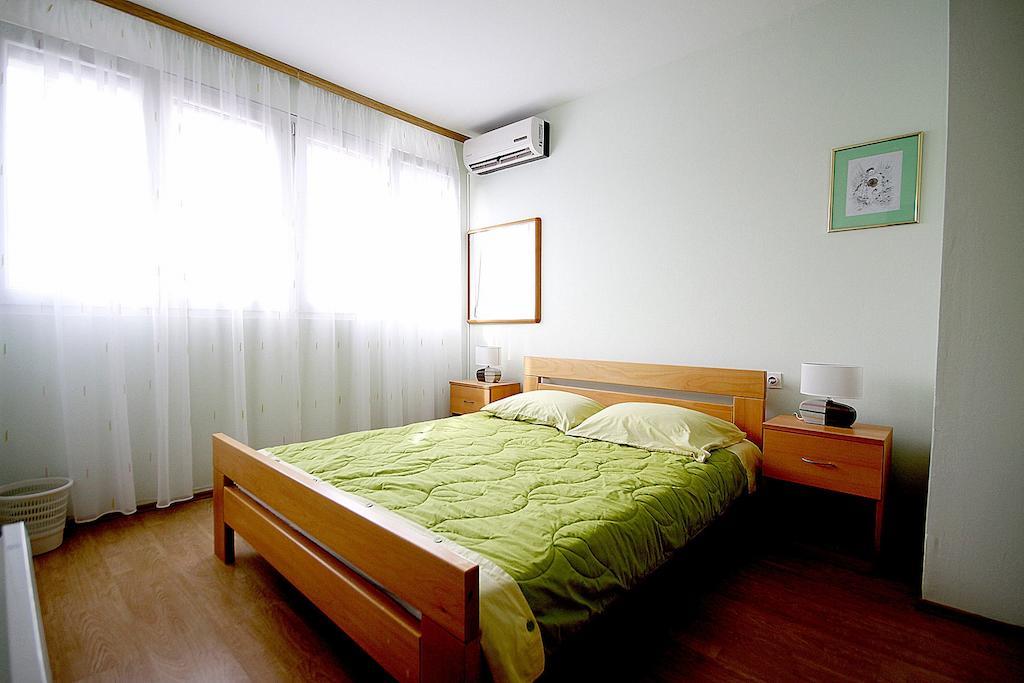 City Center Accommodation Zára Szoba fotó